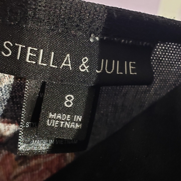 Women's Dress with Necklace - Picture 5 of 5